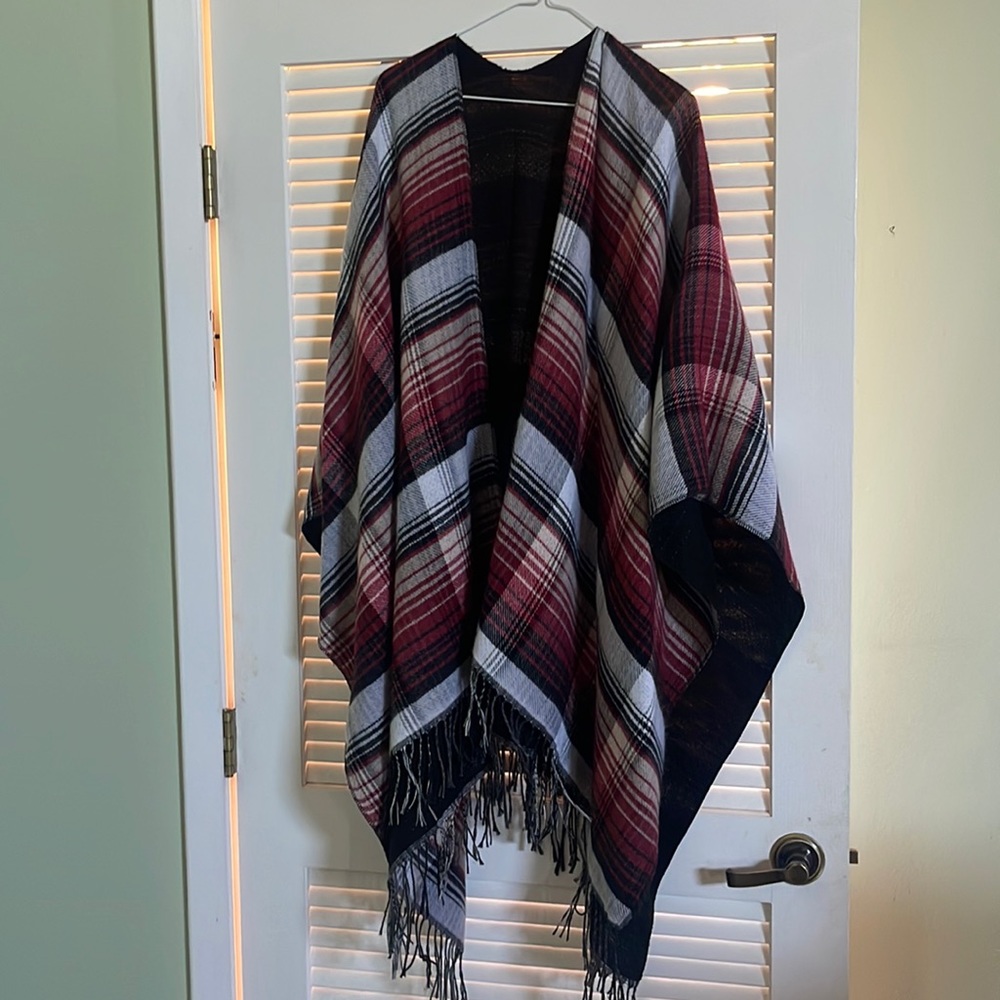 Layer up burgundy/black/white